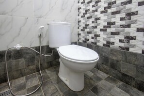 Habitación Deluxe doble | Baño | Ducha, toallas y jabón