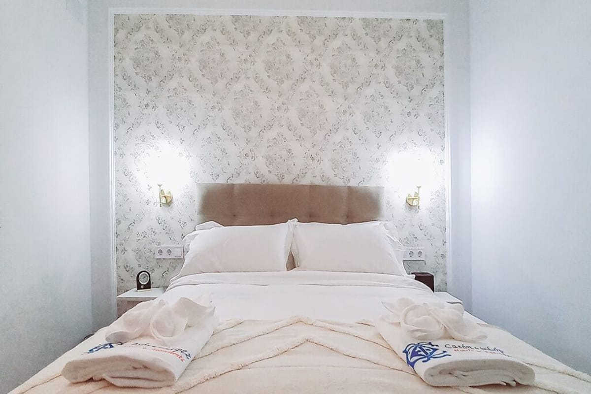 1 bedroom, Frette Italian sheets, premium bedding, down duvets