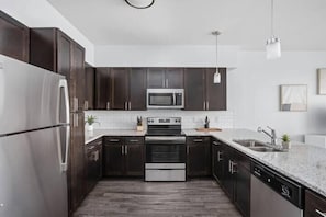 Deluxe Apartment, 4 Bedrooms | Private kitchen