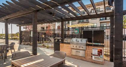 CozySuites Stunning 4BR near WholeFoods