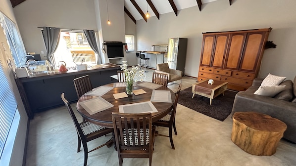 House | Dining - 2-bed House in Dullstroom , Blue Crane Estate 66 (Dullstroom)