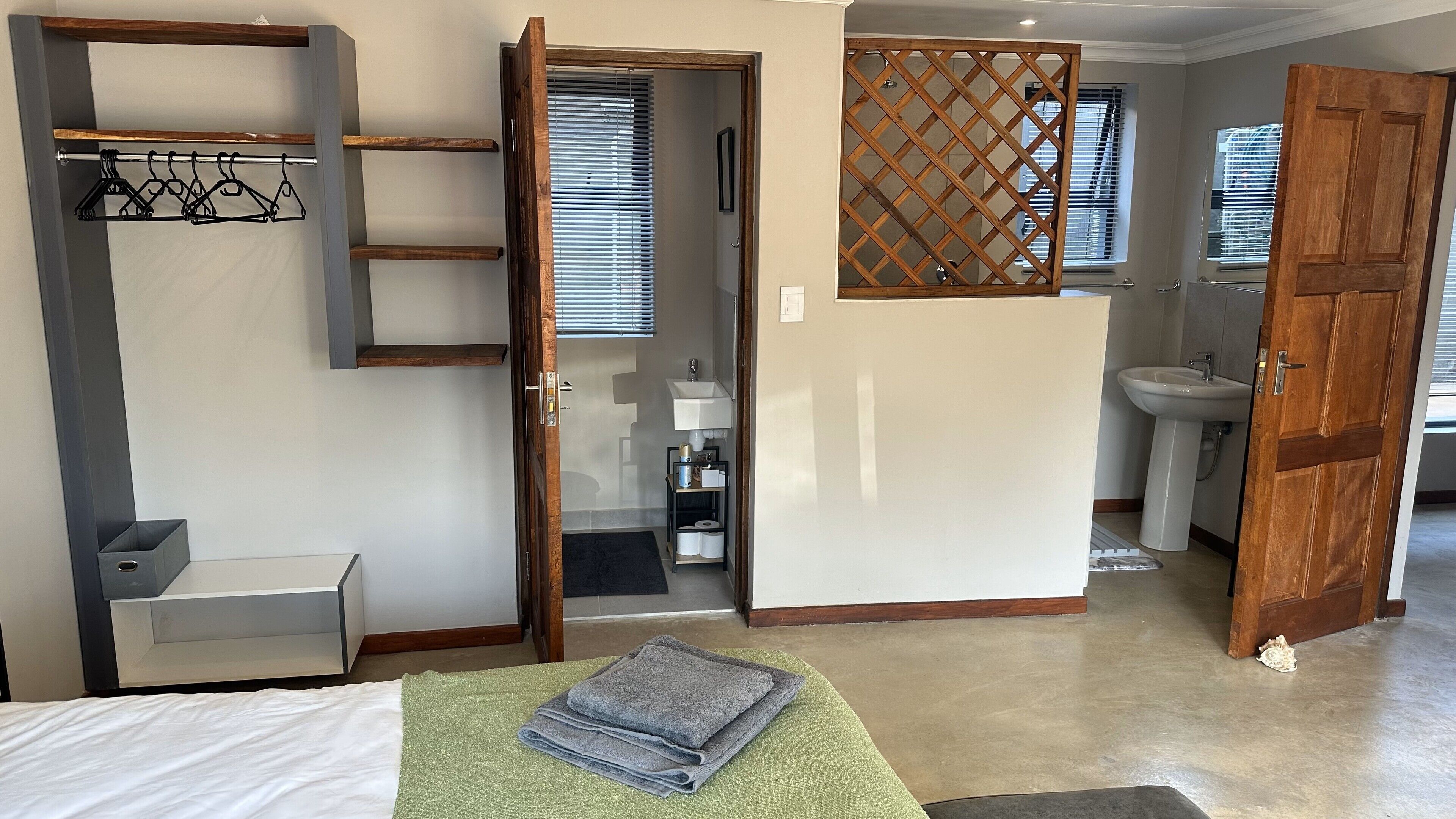 2 bedrooms, desk, iron/ironing board, free WiFi