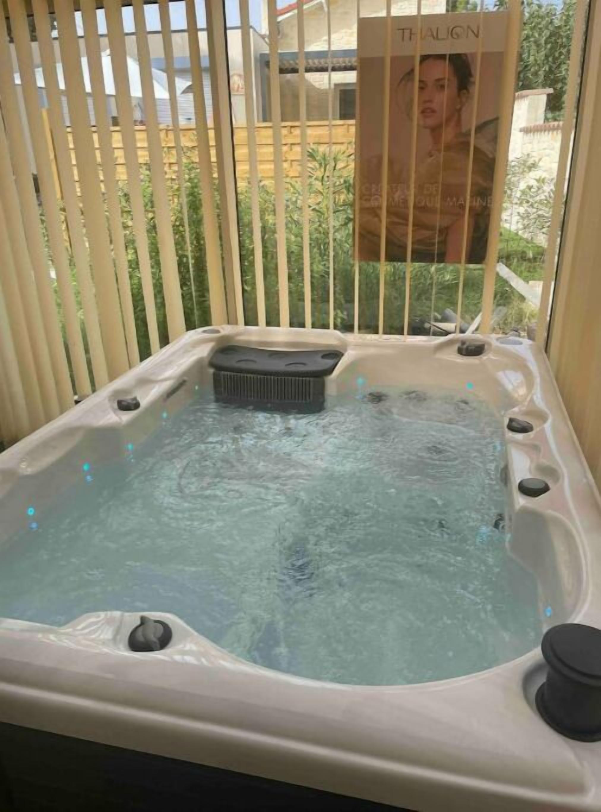 Indoor spa tub