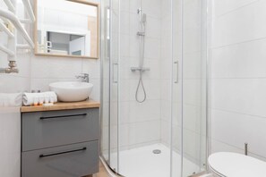 Douche, sèche-cheveux