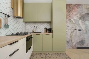 Fridge, microwave, oven, stovetop