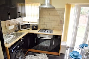 Refrigerador, microondas, horno, tetera/pava eléctrica