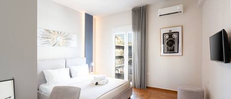 Exclusive Apartment | 3 bedrooms, in-room safe, individually decorated, individually furnished