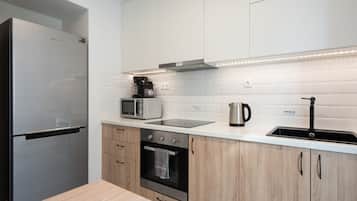 Exclusive Apartment | Private kitchen | Fridge, microwave, oven, stovetop