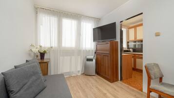 Apartment, 1 Bedroom, Kitchen | Living area
