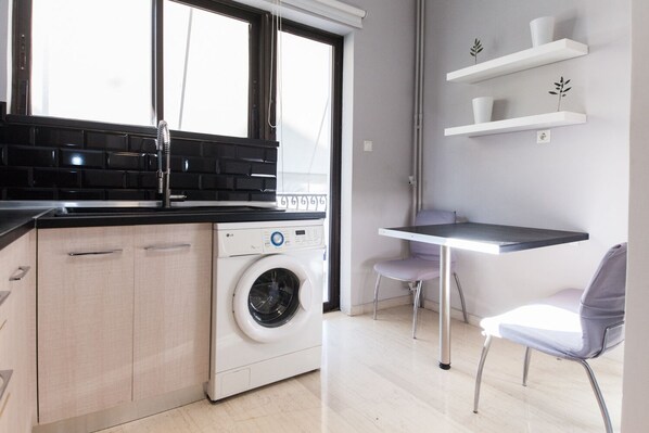 Deluxe Apartment | Private kitchen