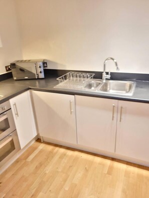 อพาร์ทเมนท์ | ครัวส่วนตัว | ตู้เย็น, ไมโครเวฟ, เตาอบ, เตาประกอบอาหาร