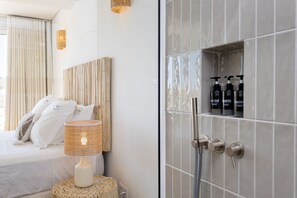 3 chambres, fer et planche à repasser, lit de bébé portatif