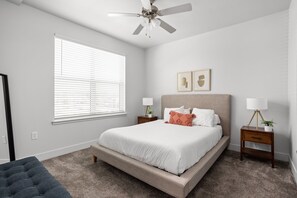 Deluxe-Apartment, 4 Schlafzimmer | 4 Schlafzimmer, Bügeleisen/Bügelbrett, kostenloses WLAN