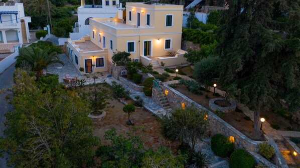 Exterior - Eutopia, Seaside Heaven. 2BR house with a magnificent garden near the beach. (Leros)