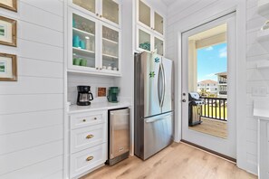 Interior - Jewel of Gulf Shores! Sea Pearl. Community pool (Gulf Shores)