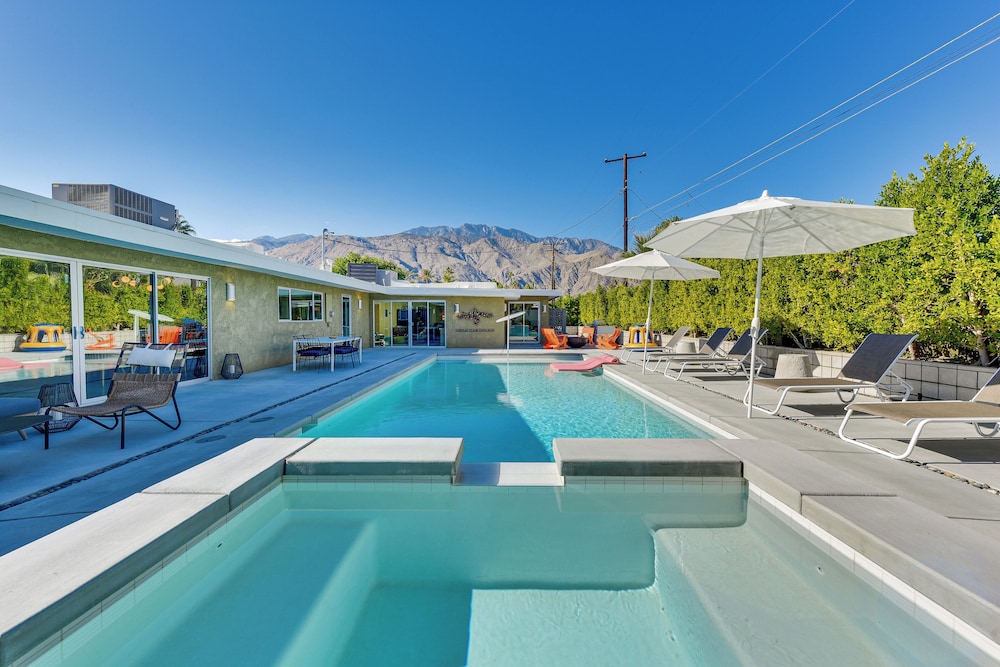 2 Mi To Downtown: Luxe Palm Springs Home! - Palm Springs, CA