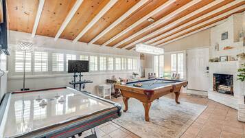 House (6 Bedrooms) | Interior