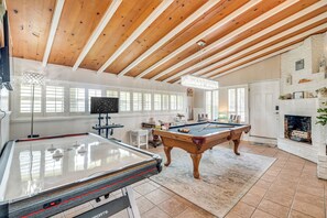 House (6 Bedrooms) | Interior