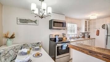 House (6 Bedrooms) | Interior