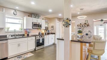 House (6 Bedrooms) | Interior