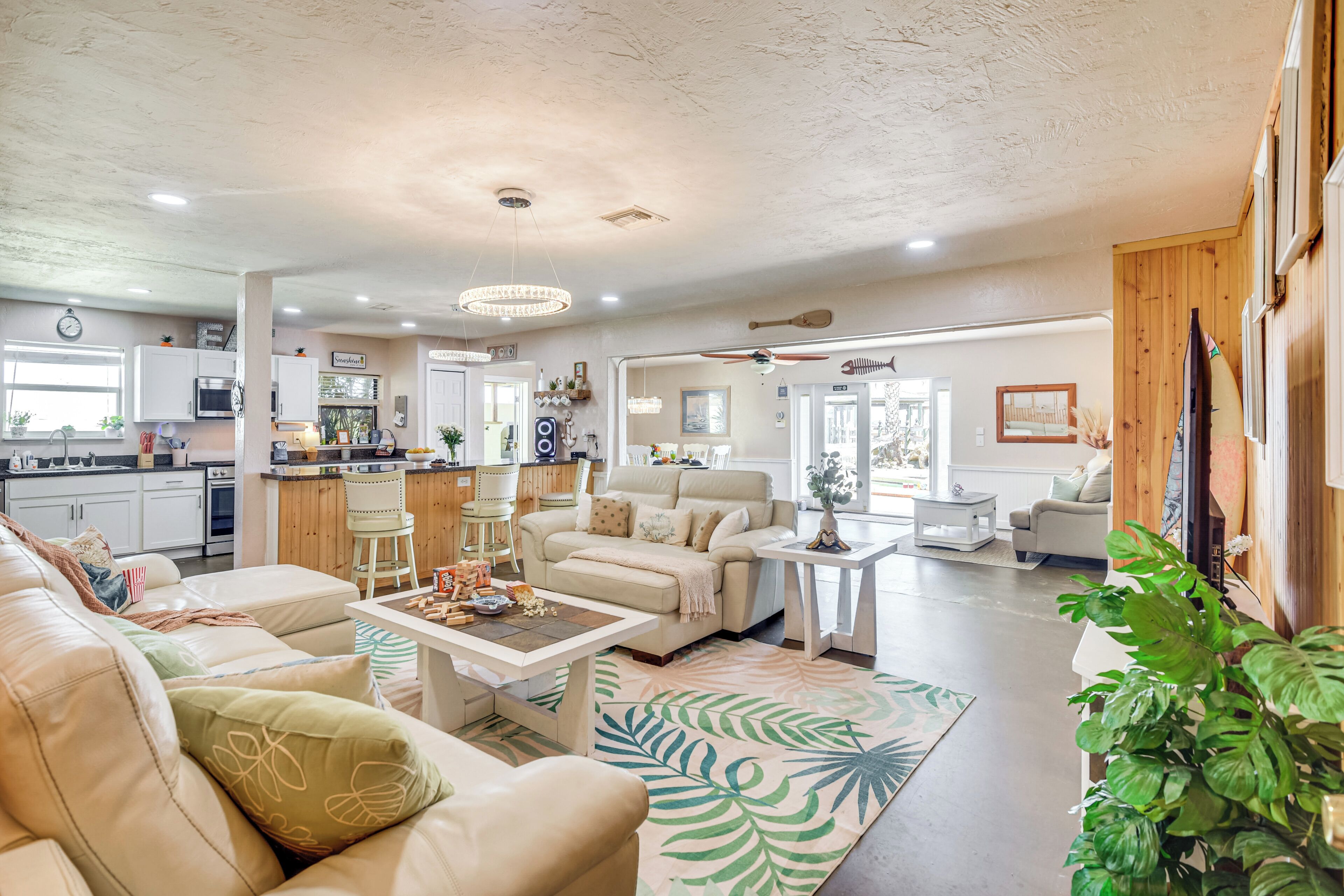 House (6 Bedrooms) | Interior