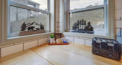 Lovely Beech Mountain Condo w/ Balcony & Views!