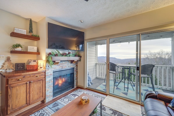Apartment (2 Bedrooms) | Interior - Lovely Beech Mountain Condo w/ Balcony & Views! (Banner Elk)