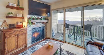 Cozy Condo w/ Balcony & Views in Beech Mountain!