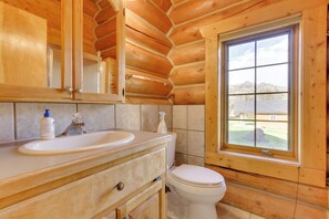 House (6 Bedrooms) | Interior