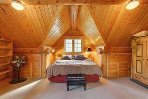 House (6 Bedrooms) | Interior