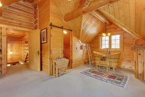 House (6 Bedrooms) | Interior