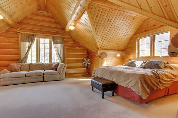 House (6 Bedrooms) | Interior