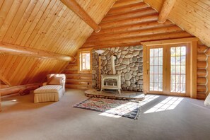 House (6 Bedrooms) | Interior