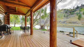 House (6 Bedrooms) | Interior