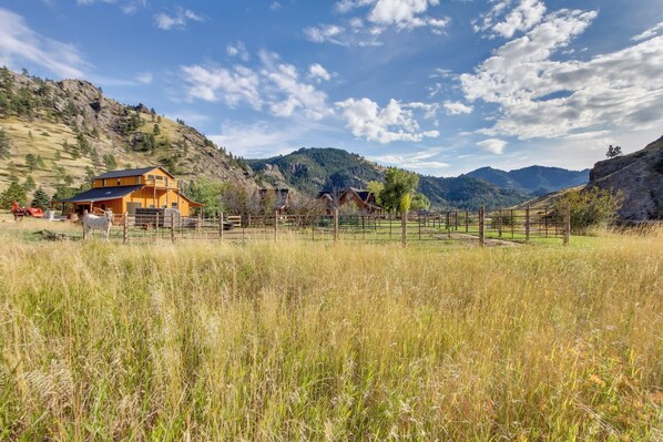 House (6 Bedrooms) | Interior