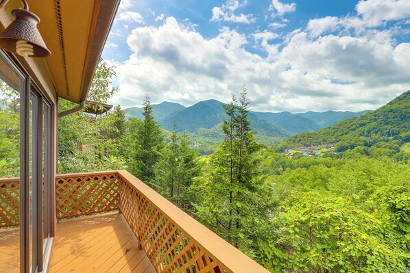 House (2 Bedrooms) | Interior - Maggie Valley Mountain Escape w/ Fireplace & Deck! (Maggie Valley)