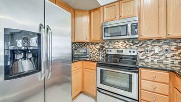 Apartemen (3 Bedrooms) | Dapur pribadi | Microwave, oven, kompor, dan mesin pencuci piring