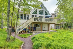 House (4 Bedrooms) | Interior - Lakefront Poconos Family Home w/ Pool Access (Pocono Lake)