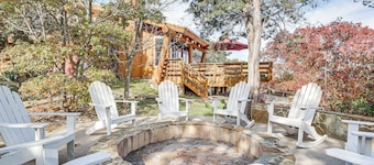 Lake Whitney Cabin w/ Hot Tub & Fire Pit!