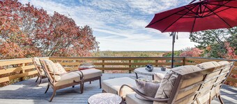 Lake Whitney Cabin w/ Hot Tub & Fire Pit!