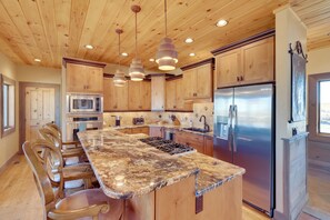 House (4 Bedrooms) | Interior