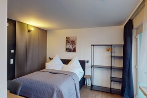 1 bedroom, iron/ironing board, WiFi, bed sheets - Crown Studio Dornbirn - Terrasse - Parkplatz (Dornbirn)