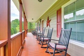 House (3 Bedrooms) | Interior - Hammocks & Forest Views: Creekside Murphy Retreat (Murphy)