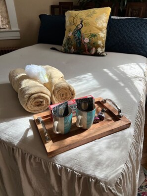 5 bedrooms, desk, iron/ironing board, WiFi