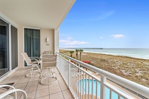 Outdoor dining - Blue Sky-Gulf front resort w/pool, gorgeous views! (Navarre)