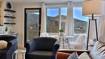 Condo, 1 Bedroom | Living area