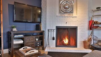 Condo, 1 Bedroom | Living area