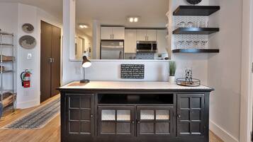 Condo, 1 Bedroom | Private kitchen | Fridge, oven, coffee/tea maker, toaster