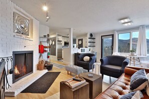 Living area - Fall Line Condo E1 1 Bedroom Condo (Killington)