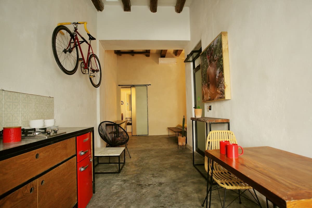 Design Apartment, 1 Queen Bed, Kitchen, City View | Private kitchen | Fridge, microwave, stovetop, cookware/dishes/utensils
